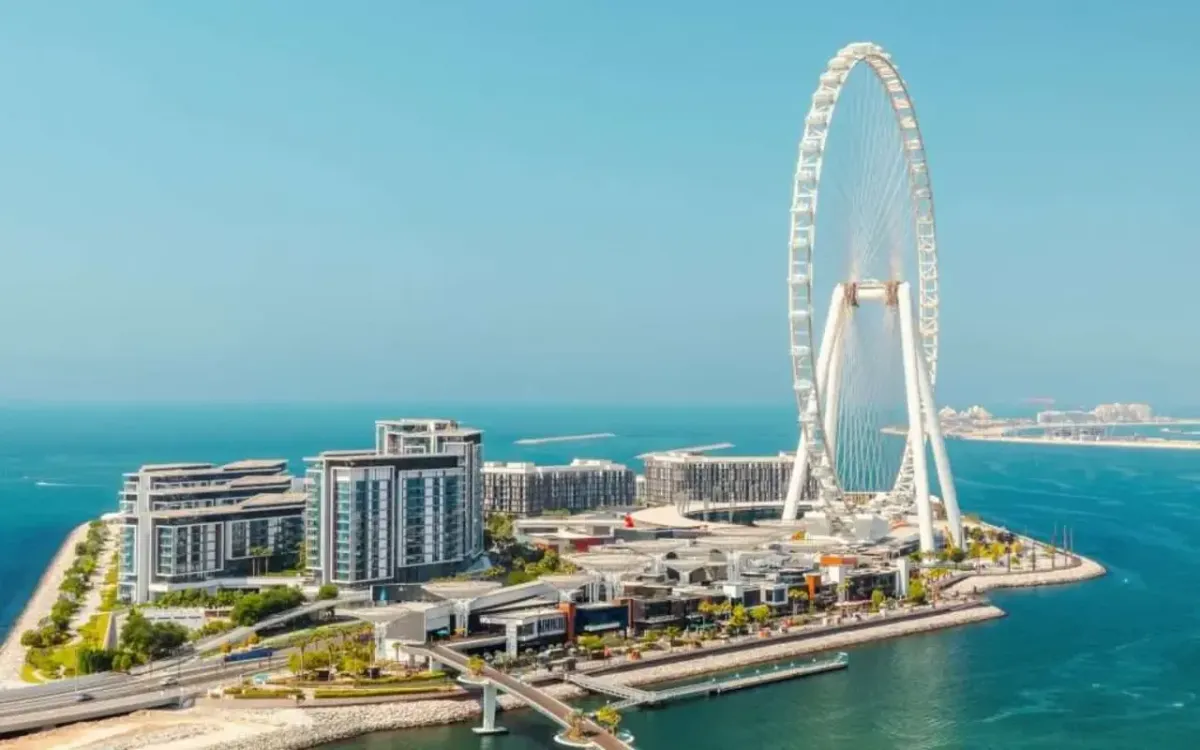 إمكانيات وترفيهات بلوواترز: تجربة تفوق الشاطئ