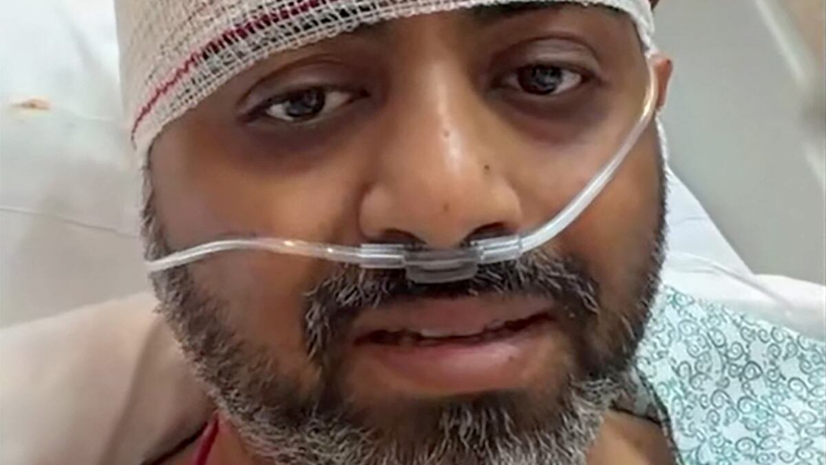 طبيب أسنان يروي كيف أبقى قائد طائرة فلاي دبي يقظاً خلال الهجوم