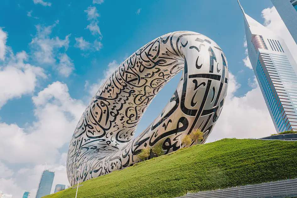 متحف المستقبل في دبي يفتح باب التوظيف لأدوار استقبال الزوار