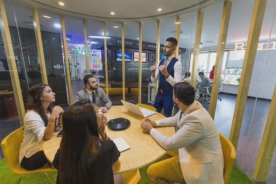نصف موظفي الإمارات مستعدون للاستقالة إذا فُرض عليهم المزيد من الحضور للمكتب