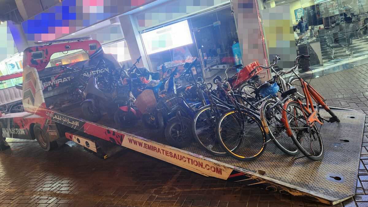 الشرطة في دبي تصادر 408 دراجات ومركبات صغيرة في حملة أمنية بمنطقة النايف